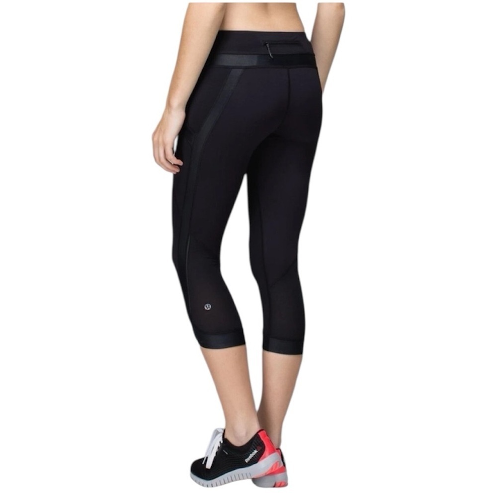 🔥 LULULEMON "CHASE ME CROP II" Black faux leather Size 4 - WORN ONCE